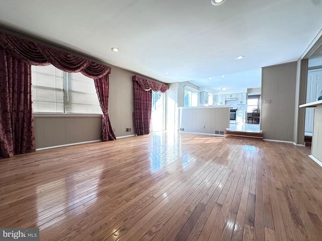 2 W HIGH RIDGE RD, Cherry Hill, NJ 08003