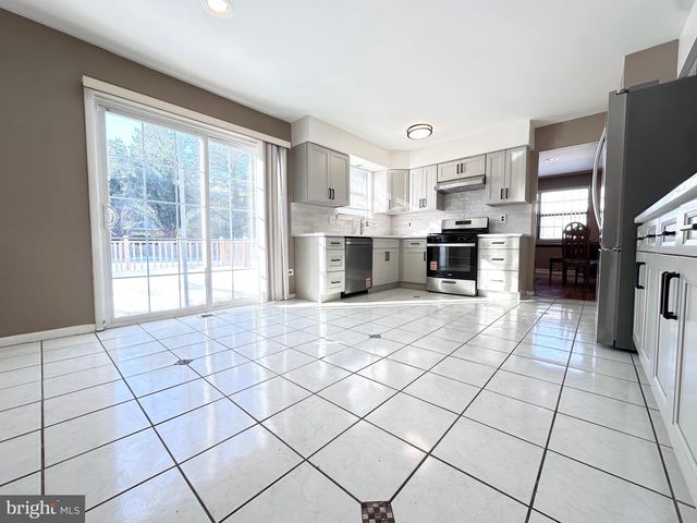 2 W HIGH RIDGE RD, Cherry Hill, NJ 08003