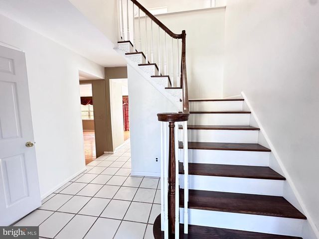 2 W HIGH RIDGE RD, Cherry Hill, NJ 08003