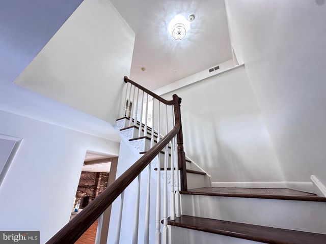 2 W HIGH RIDGE RD, Cherry Hill, NJ 08003