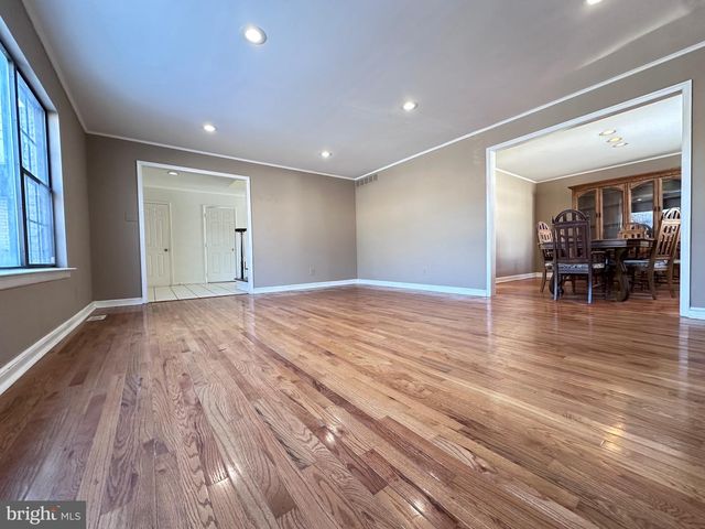 2 W HIGH RIDGE RD, Cherry Hill, NJ 08003