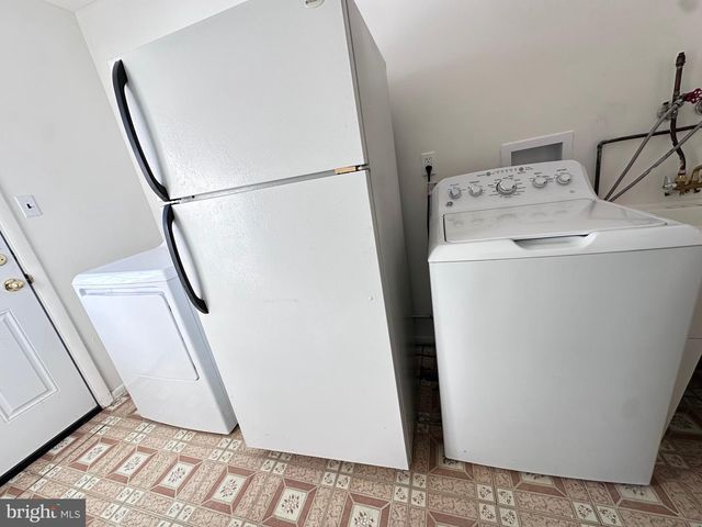 2 W HIGH RIDGE RD, Cherry Hill, NJ 08003