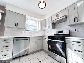 2 W HIGH RIDGE RD, Cherry Hill, NJ 08003