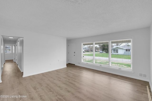 4034 Addison Ln, Louisville, KY 40216