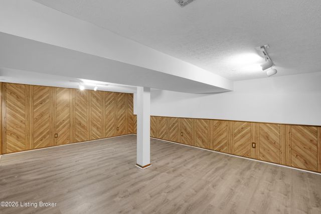 4034 Addison Ln, Louisville, KY 40216