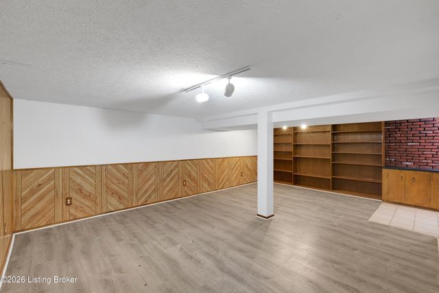 4034 Addison Ln, Louisville, KY 40216