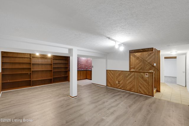 4034 Addison Ln, Louisville, KY 40216