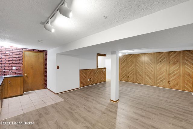 4034 Addison Ln, Louisville, KY 40216