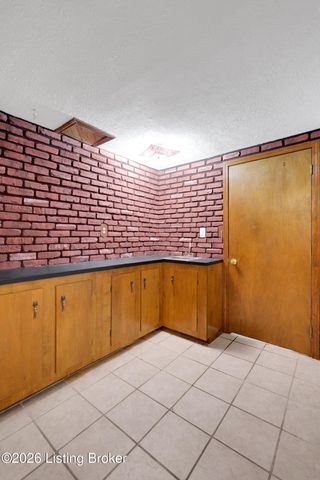 4034 Addison Ln, Louisville, KY 40216