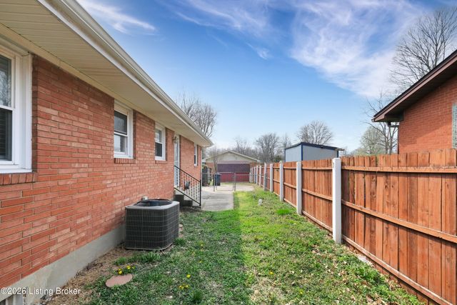4034 Addison Ln, Louisville, KY 40216