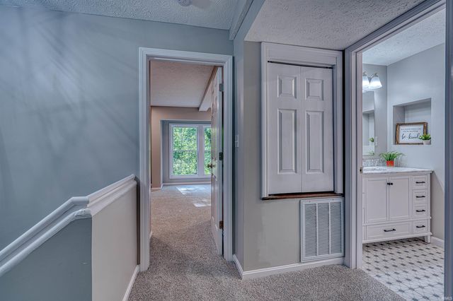 2645 Oak Hill Road, Evansville, IN 47711