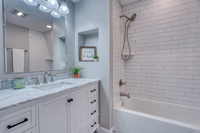 2645 Oak Hill Road, Evansville, IN 47711