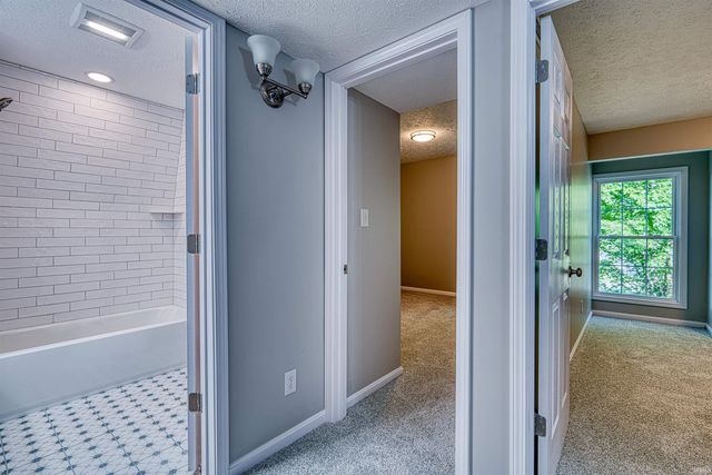 2645 Oak Hill Road, Evansville, IN 47711