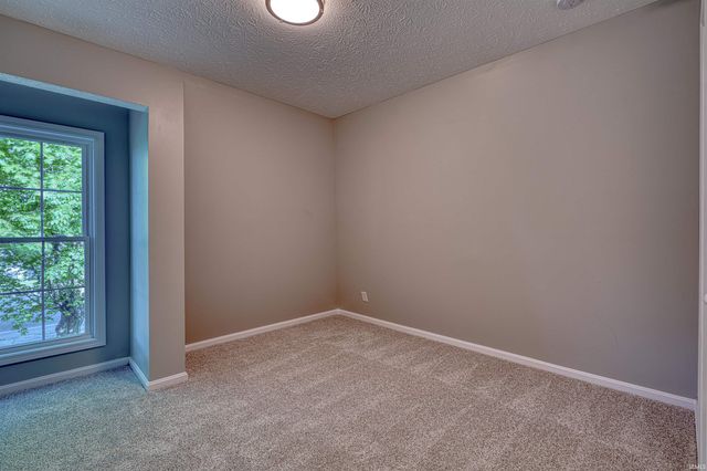 2645 Oak Hill Road, Evansville, IN 47711