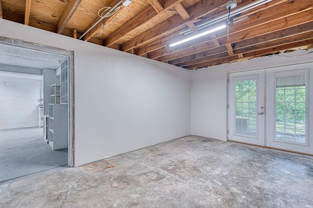 2645 Oak Hill Road, Evansville, IN 47711