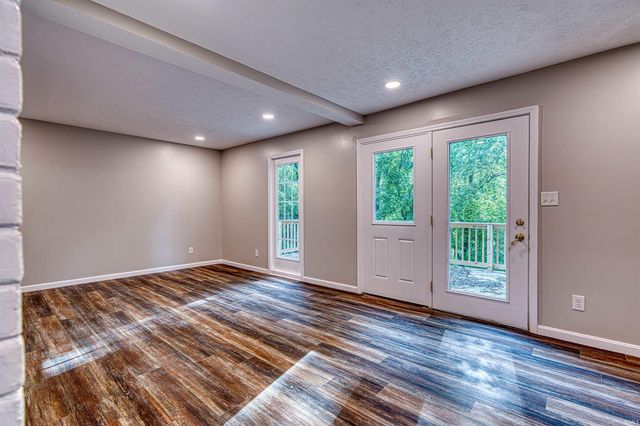 2645 Oak Hill Road, Evansville, IN 47711