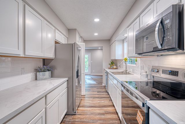 2645 Oak Hill Road, Evansville, IN 47711