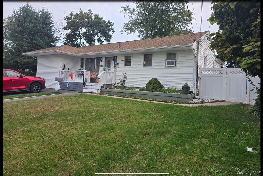 14 E Chestnut Street, Central Islip, NY 11722