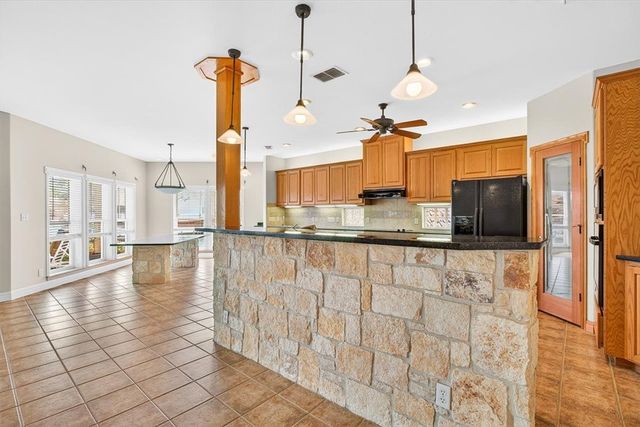 131 Sea Mist Dr, Aransas Pass, TX 78336