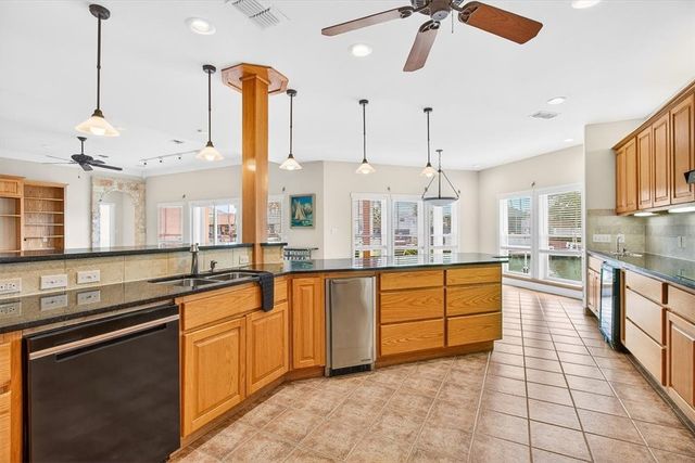 131 Sea Mist Dr, Aransas Pass, TX 78336