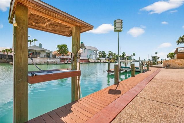 131 Sea Mist Dr, Aransas Pass, TX 78336