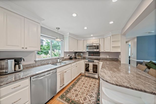 78 Doris Dr, Abington, MA 02351