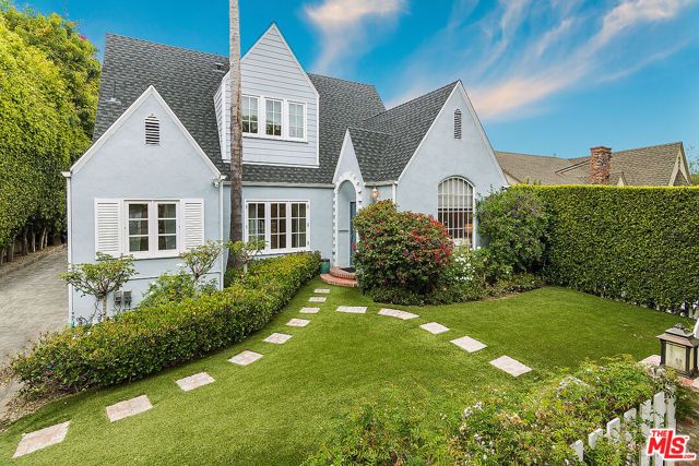 9025 Ashcroft Avenue, West Hollywood, CA 90048