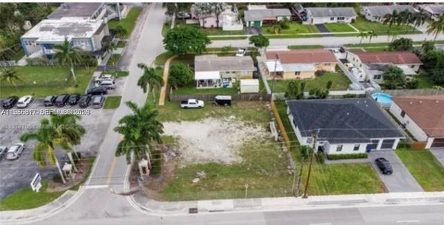 4861 Peters Rd, Plantation, FL 33317