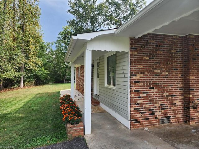 134 Apple Tree Lane, North Wilkesboro, NC 28659