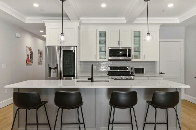 114 Saratoga Way Unit 2, Portsmouth, NH 03801