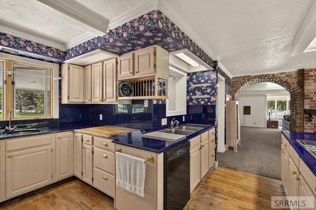 Image 15 of property listing at 1355 S Shilling Avenue, Blackfoot, ID 83221