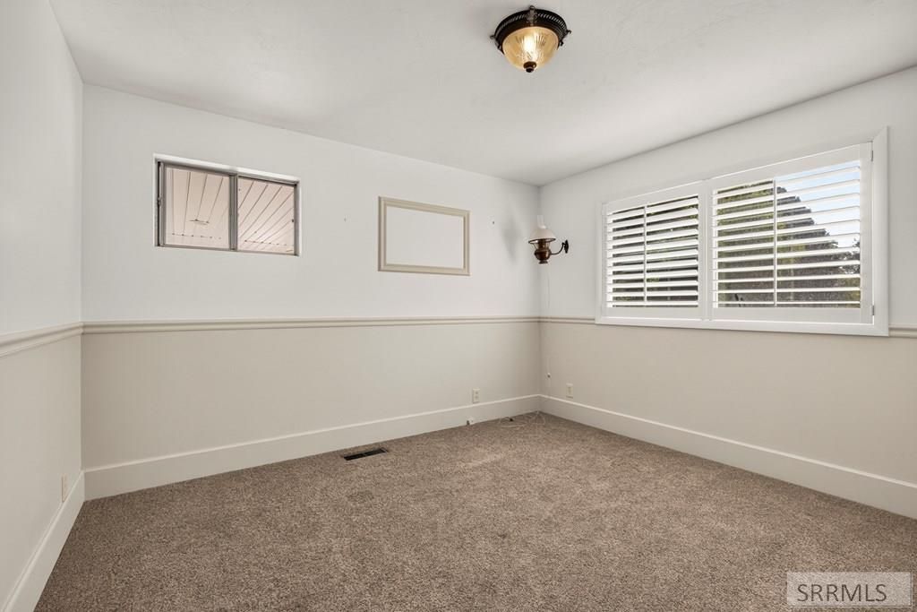 Image 22 of property listing at 1355 S Shilling Avenue, Blackfoot, ID 83221