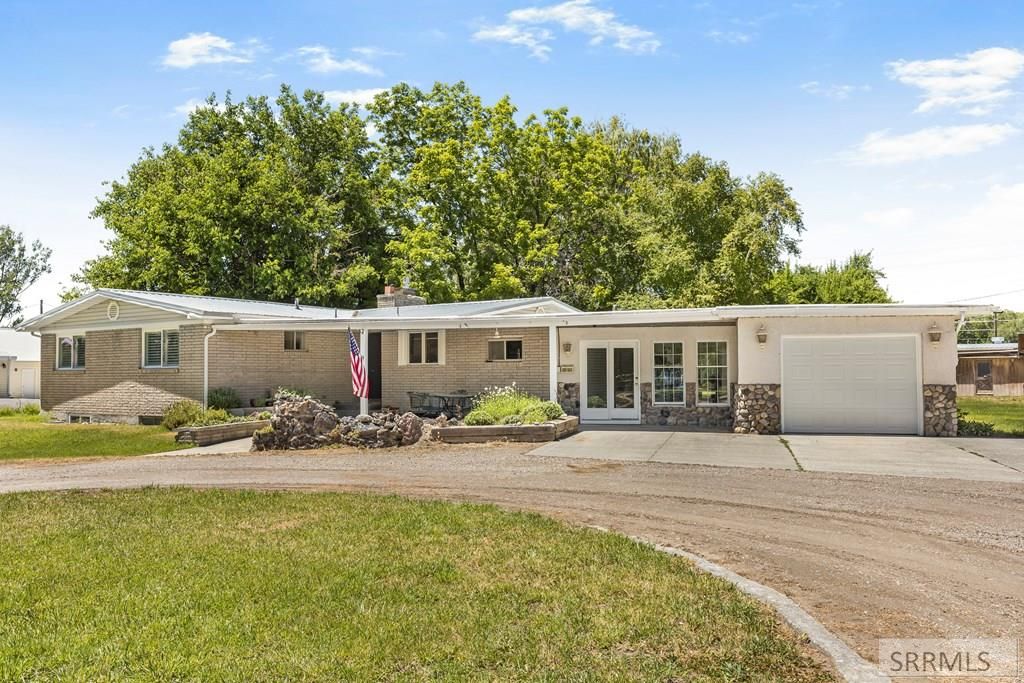 Image 3 of property listing at 1355 S Shilling Avenue, Blackfoot, ID 83221