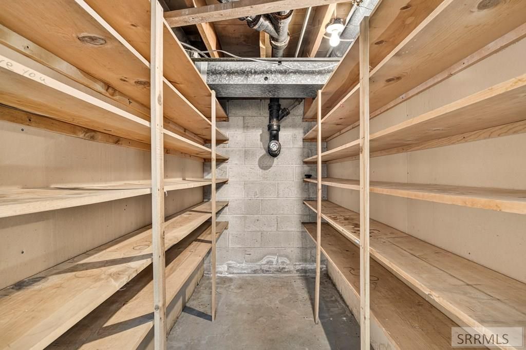 Image 45 of property listing at 1355 S Shilling Avenue, Blackfoot, ID 83221
