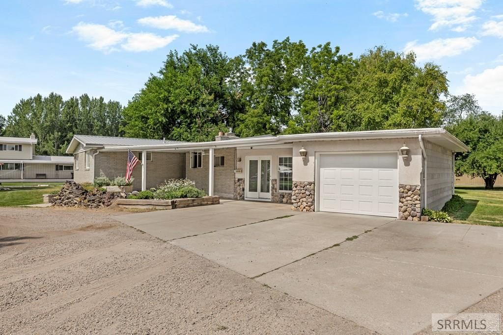 Image 6 of property listing at 1355 S Shilling Avenue, Blackfoot, ID 83221