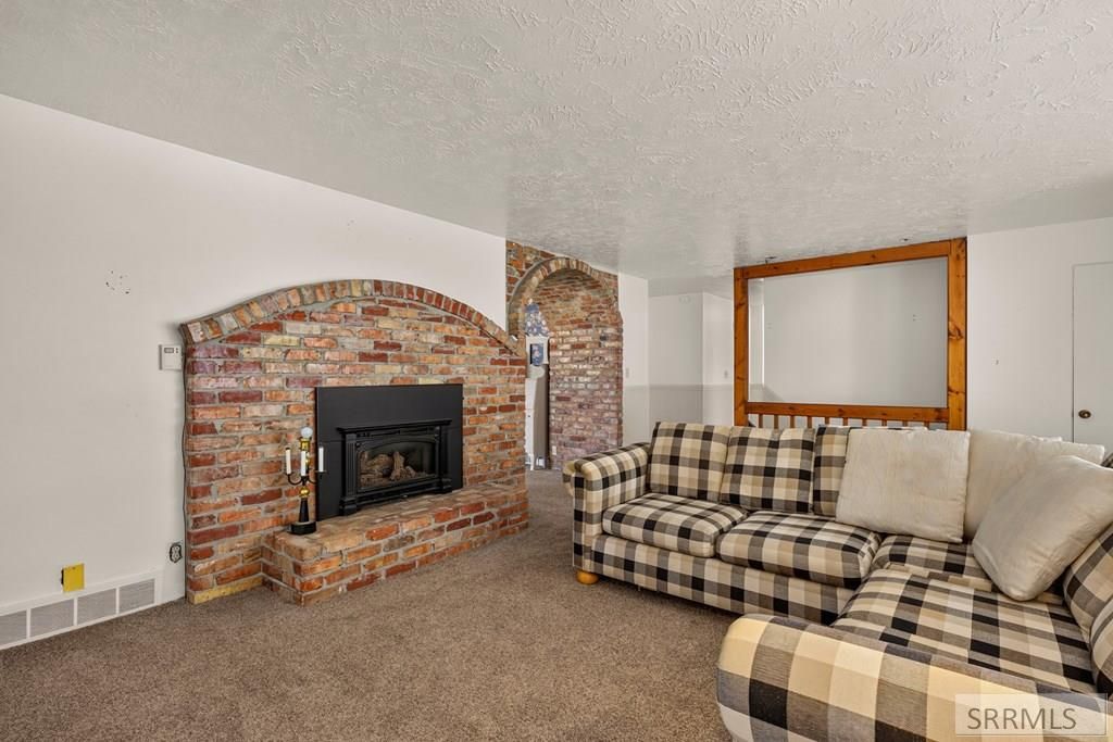 Image 7 of property listing at 1355 S Shilling Avenue, Blackfoot, ID 83221