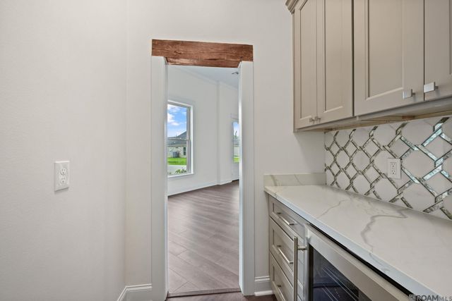 1033 W Worthey St, Gonzales, LA 70737