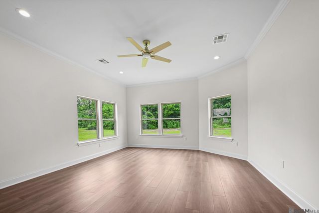 1033 W Worthey St, Gonzales, LA 70737