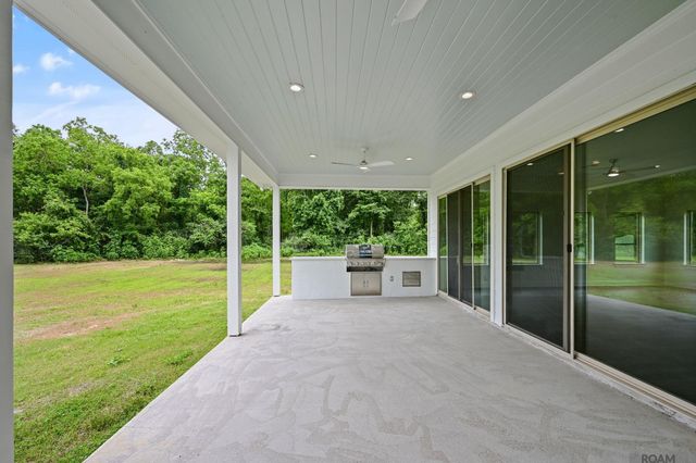1033 W Worthey St, Gonzales, LA 70737