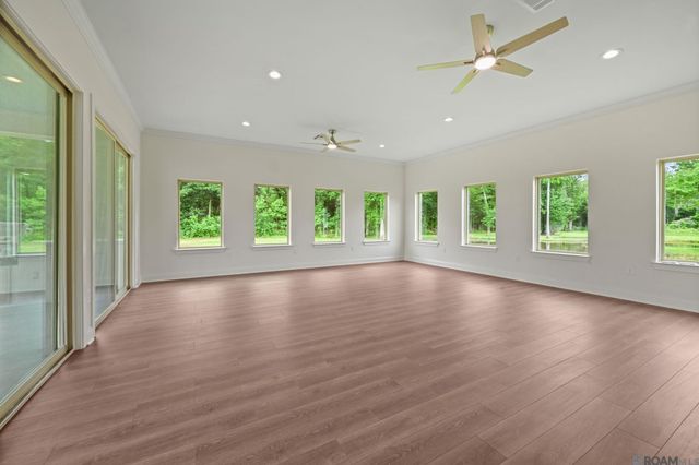 1033 W Worthey St, Gonzales, LA 70737