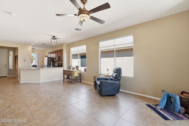 461 W Astruc Drive, Green Valley, AZ 85614