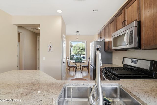 461 W Astruc Drive, Green Valley, AZ 85614