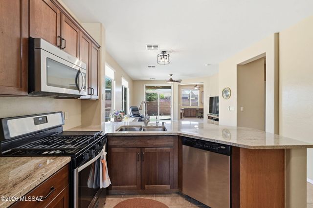 461 W Astruc Drive, Green Valley, AZ 85614