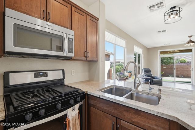 461 W Astruc Drive, Green Valley, AZ 85614