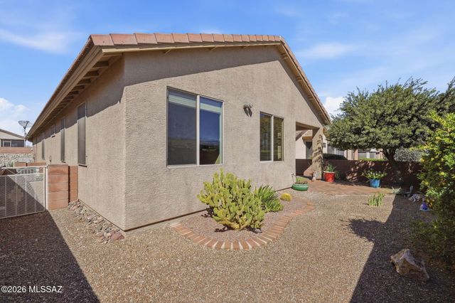 461 W Astruc Drive, Green Valley, AZ 85614