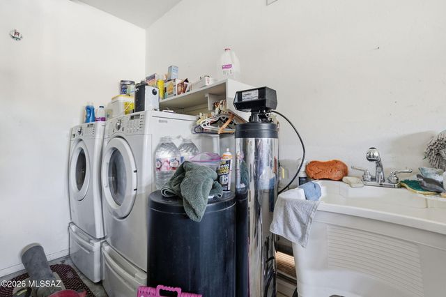 461 W Astruc Drive, Green Valley, AZ 85614