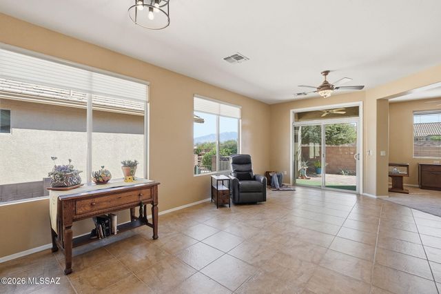 461 W Astruc Drive, Green Valley, AZ 85614