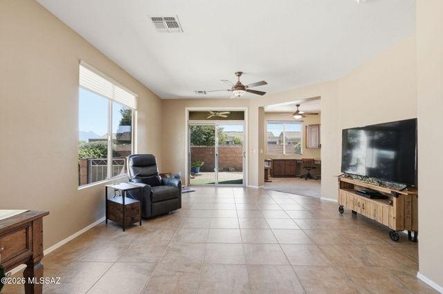 461 W Astruc Drive, Green Valley, AZ 85614