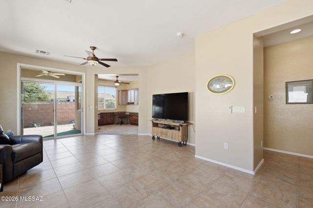 461 W Astruc Drive, Green Valley, AZ 85614