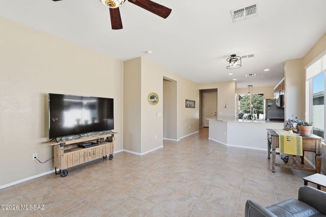 461 W Astruc Drive, Green Valley, AZ 85614